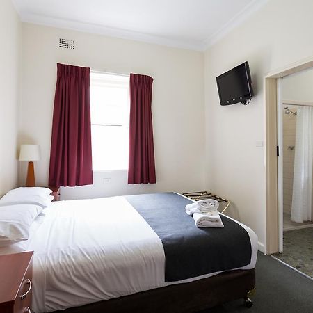 Knickerbocker Hotel Батерст Экстерьер фото