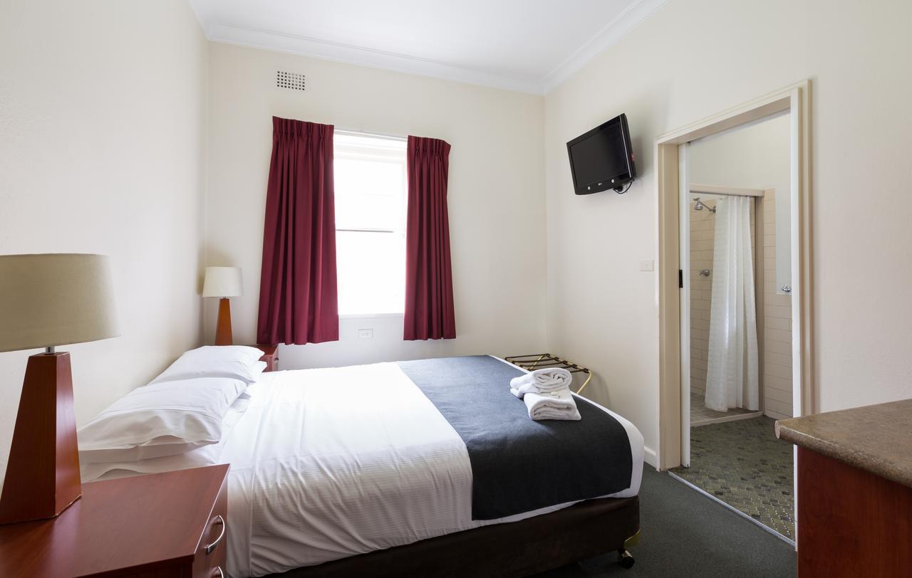 Knickerbocker Hotel Батерст Экстерьер фото
